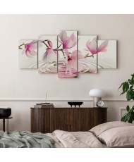 Paveikslas Rožinės magnolijos virš vandens