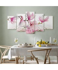 Paveikslas Rožinės magnolijos virš vandens