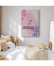 Paveikslas Grožio žvilgsnis: įkvepianti citata su rožiniu biustu ir gėlėmis