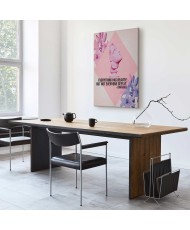 Paveikslas Grožio žvilgsnis: įkvepianti citata su rožiniu biustu ir gėlėmis