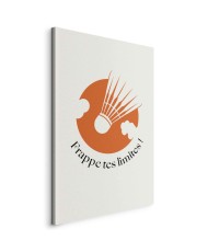 Paveikslas Badmintono kamuoliukas oranžinio rato fone