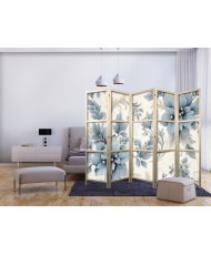 Japoniška kambario pertvara - Turkio gėlės retro aplinkoje - gėlių ornamentai