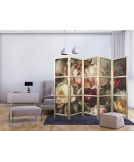 Japoniška kambario pertvara - Žydintys bijūnai - išraiškingos gėlės saulės šviesoje