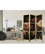 Japoniška kambario pertvara - Įspūdingos tulpės - raudonų ir baltų gėlių puokštė juodame fone