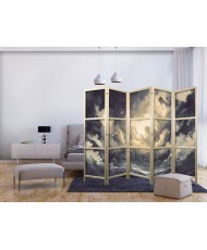 Japoniška kambario pertvara - Epinių šviesos žaismas: saulė kovoja su debesimis dėl dominavimo